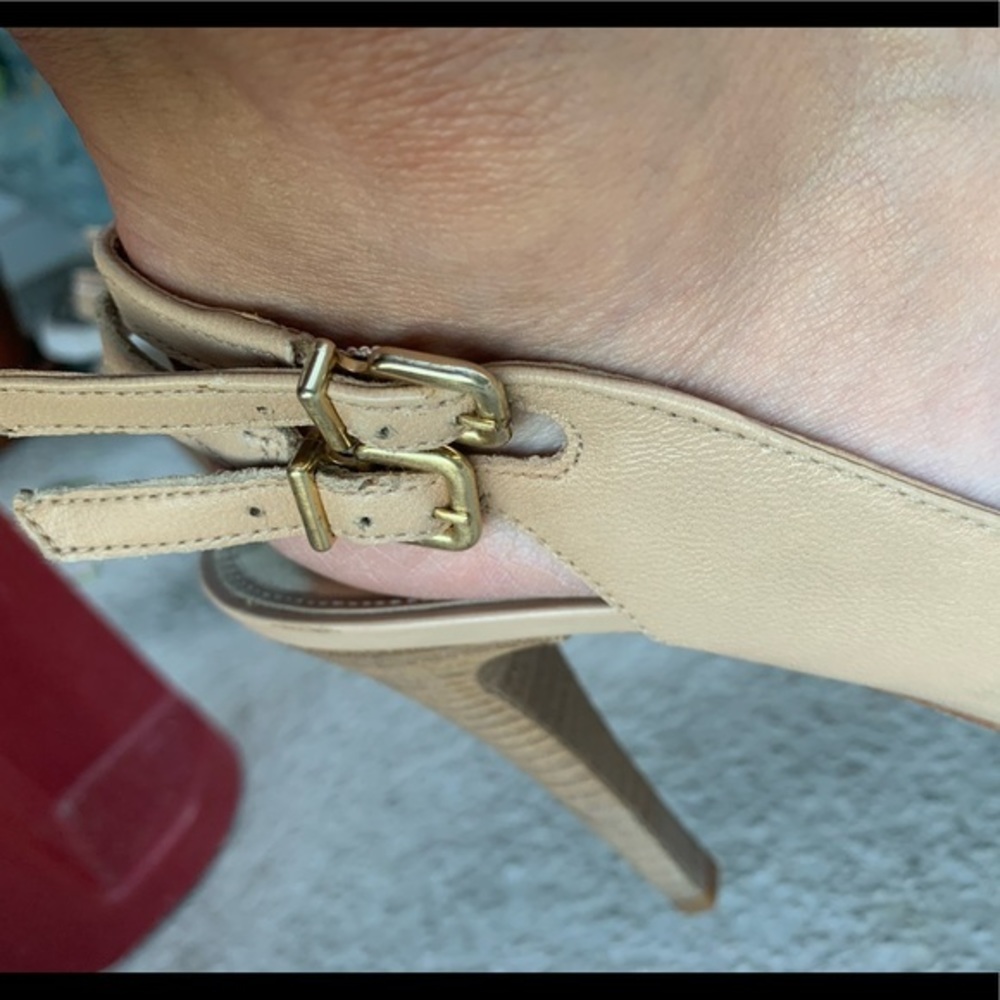Antonio Melani Cream Wooden Heel Sandal, Size 9, great condition.‎ - Picture 8 of 9